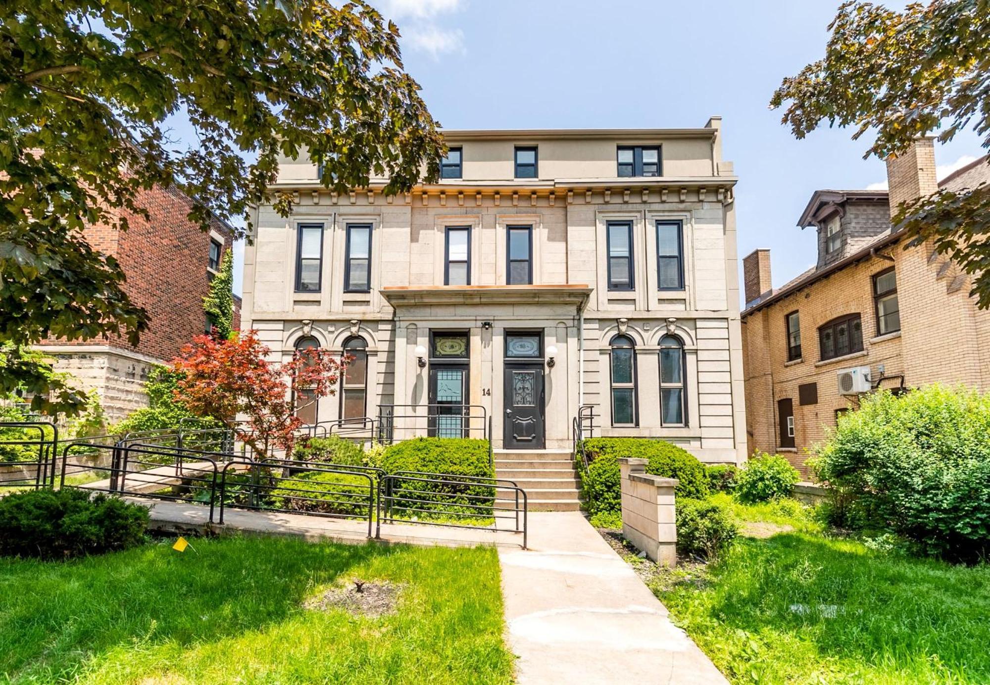 Modern Apartment In A Trendy Neighbourhood Hamilton Exterior photo